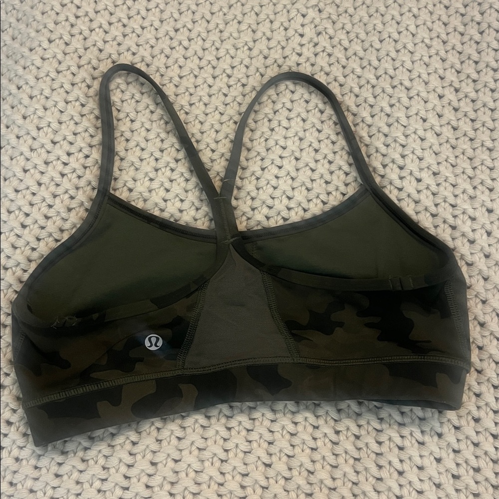 EUC Lululemon Flow Y Bra IV Fatigue Green Savasana Camo 20 cm- Size 8 - Picture 9 of 11